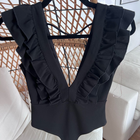 Windsorstore Ruffle It Up Deep V Bodysuit Size S - Picture 2 of 2